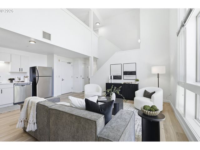 12600 Sw CRESCENT St 216, Beaverton, OR 97005