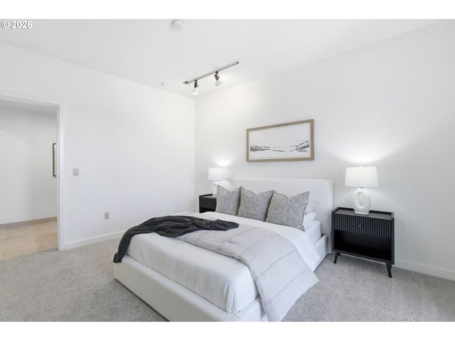 12600 Sw CRESCENT St 216, Beaverton, OR 97005