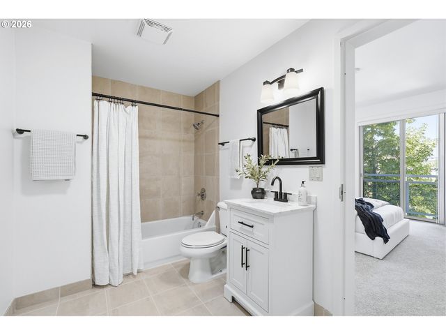 12600 Sw CRESCENT St 216, Beaverton, OR 97005