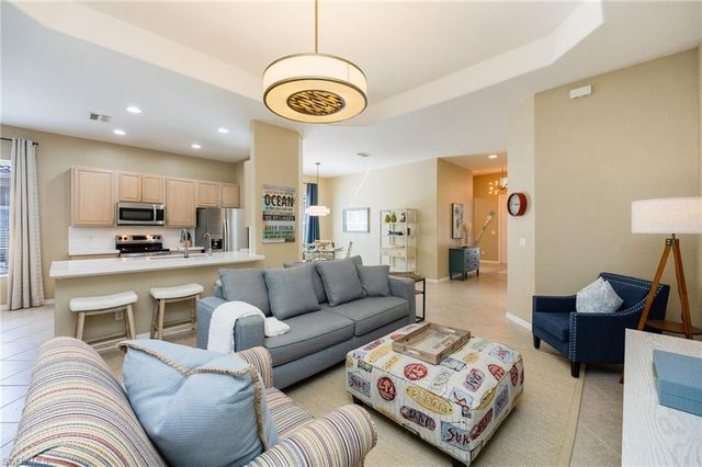 204 Glen Eagle CIR, Naples, FL 34104