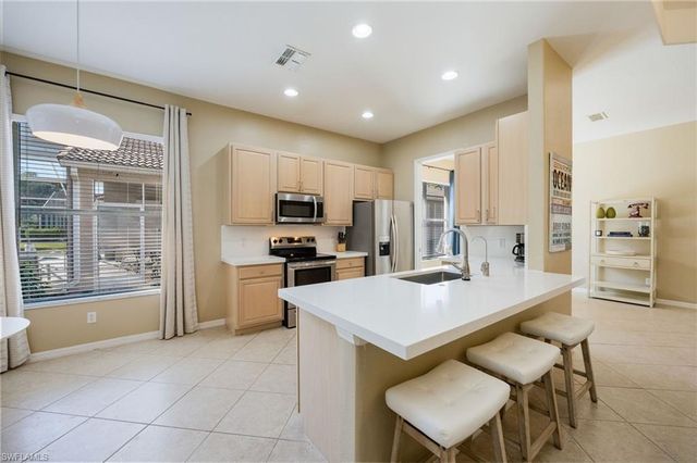 204 Glen Eagle CIR, Naples, FL 34104