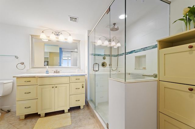 356 Golfview Road 903, North Palm Beach, FL 33408