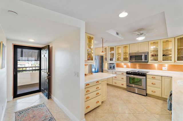 356 Golfview Road 903, North Palm Beach, FL 33408