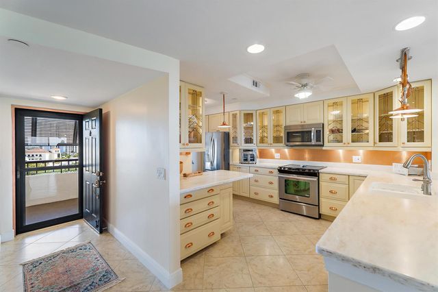 356 Golfview Road 903, North Palm Beach, FL 33408