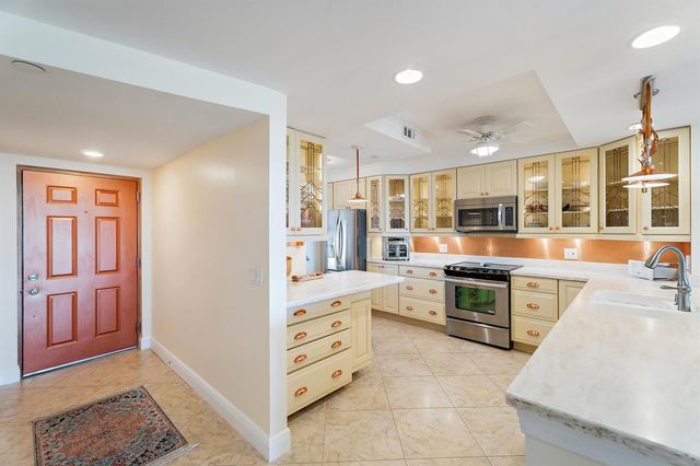 356 Golfview Road 903, North Palm Beach, FL 33408