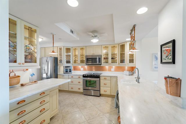 356 Golfview Road 903, North Palm Beach, FL 33408