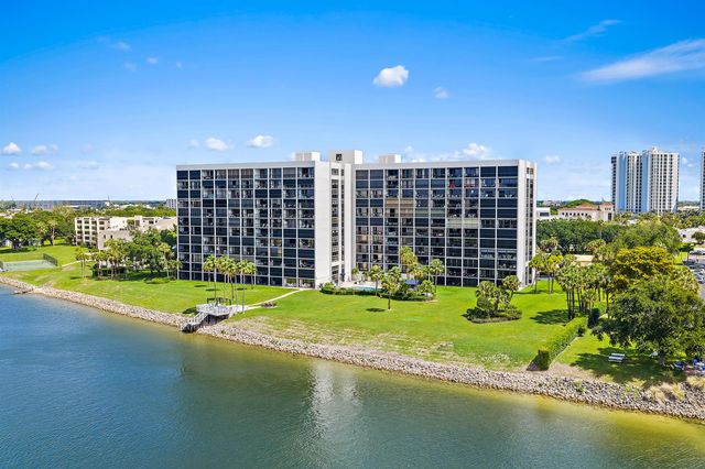 356 Golfview Road 903, North Palm Beach, FL 33408
