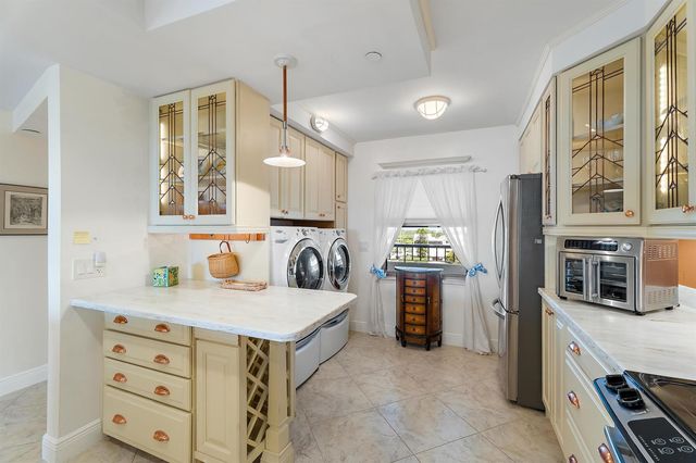 356 Golfview Road 903, North Palm Beach, FL 33408