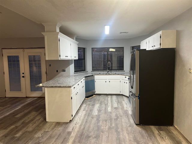 1916 SW Park Grove Dr, Lawton, OK 73505