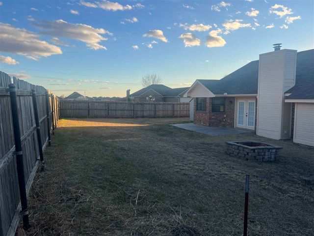 1916 SW Park Grove Dr, Lawton, OK 73505