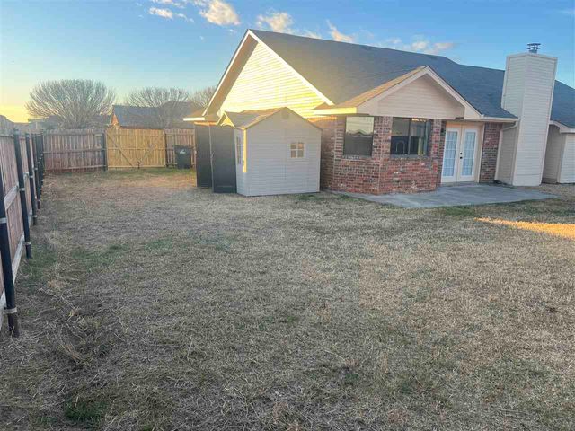 1916 SW Park Grove Dr, Lawton, OK 73505