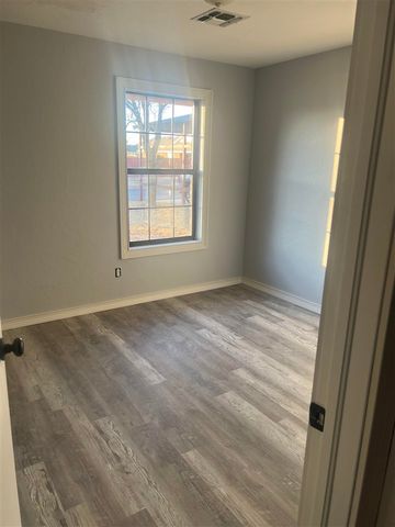 1916 SW Park Grove Dr, Lawton, OK 73505