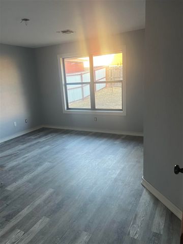 1916 SW Park Grove Dr, Lawton, OK 73505