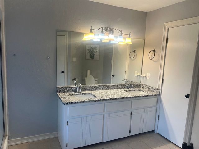 1916 SW Park Grove Dr, Lawton, OK 73505