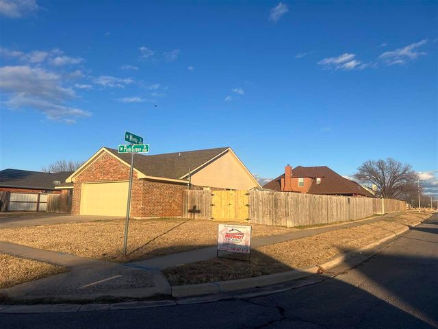 1916 SW Park Grove Dr, Lawton, OK 73505