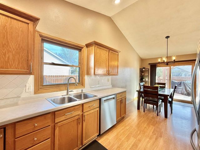 2656 N Wuthering Hills Drive, Janesville, WI 53546