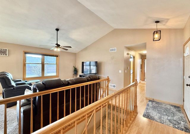 2656 N Wuthering Hills Drive, Janesville, WI 53546