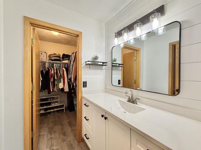 2656 N Wuthering Hills Drive, Janesville, WI 53546