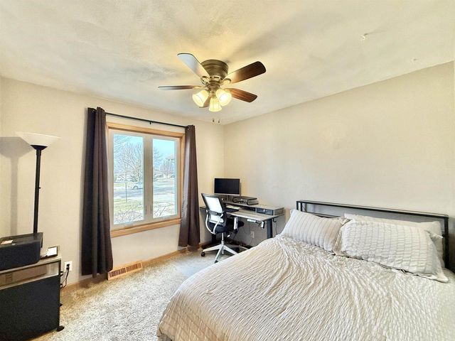 2656 N Wuthering Hills Drive, Janesville, WI 53546