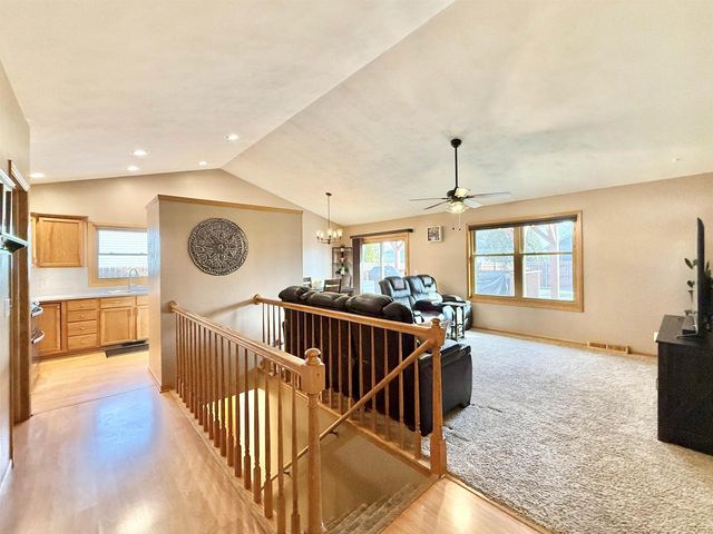 2656 N Wuthering Hills Drive, Janesville, WI 53546