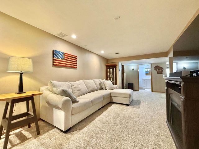 2656 N Wuthering Hills Drive, Janesville, WI 53546