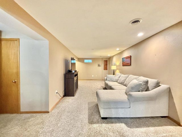 2656 N Wuthering Hills Drive, Janesville, WI 53546