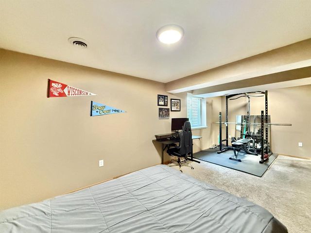 2656 N Wuthering Hills Drive, Janesville, WI 53546