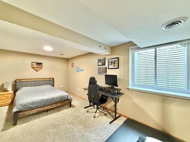 2656 N Wuthering Hills Drive, Janesville, WI 53546