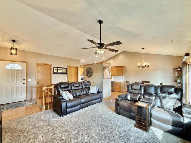 2656 N Wuthering Hills Drive, Janesville, WI 53546