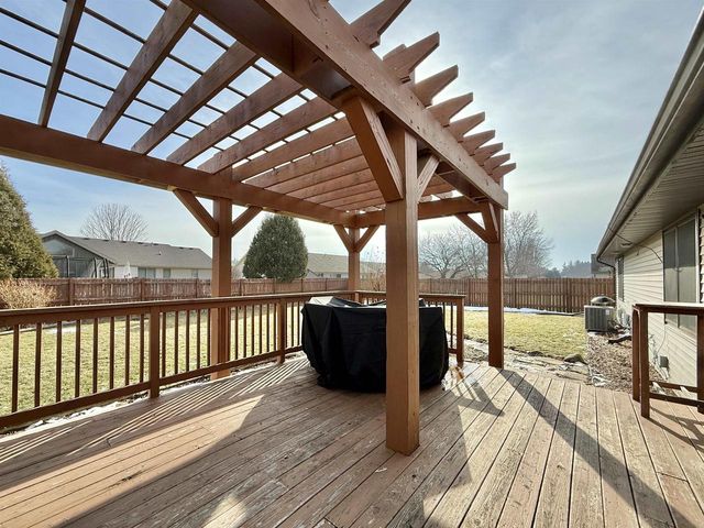 2656 N Wuthering Hills Drive, Janesville, WI 53546