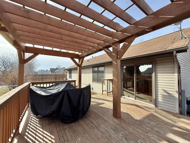 2656 N Wuthering Hills Drive, Janesville, WI 53546