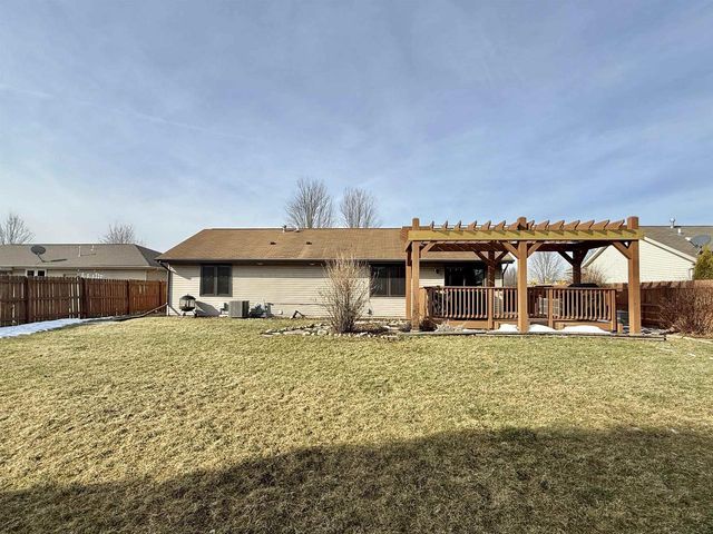 2656 N Wuthering Hills Drive, Janesville, WI 53546