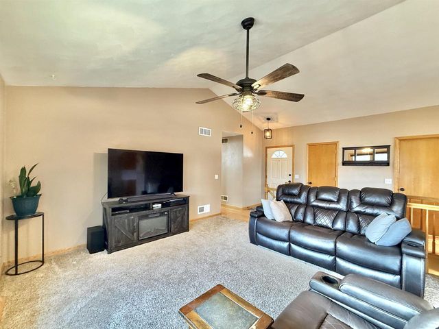 2656 N Wuthering Hills Drive, Janesville, WI 53546