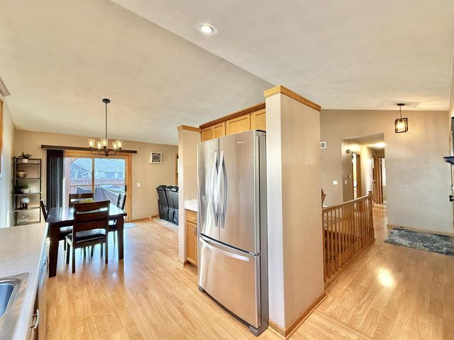 2656 N Wuthering Hills Drive, Janesville, WI 53546