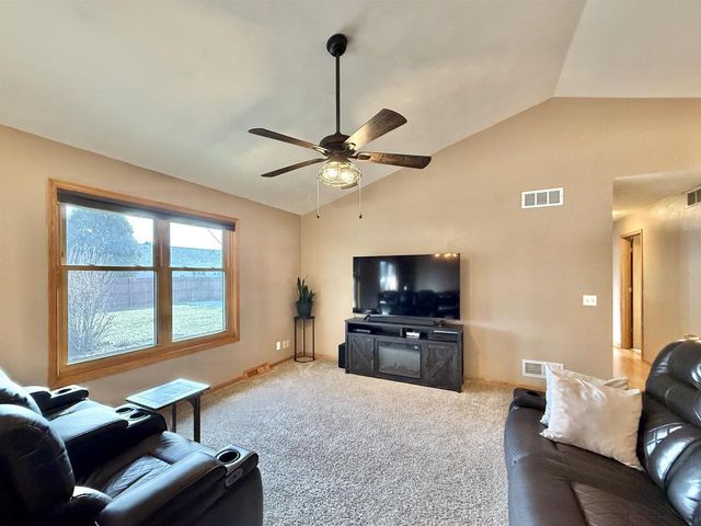 2656 N Wuthering Hills Drive, Janesville, WI 53546