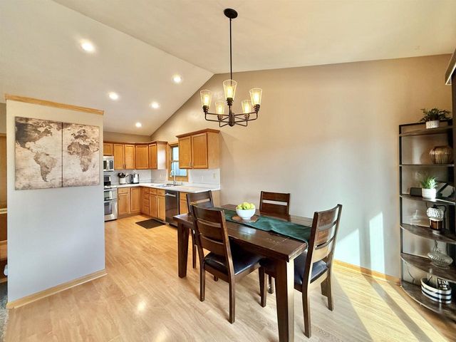 2656 N Wuthering Hills Drive, Janesville, WI 53546