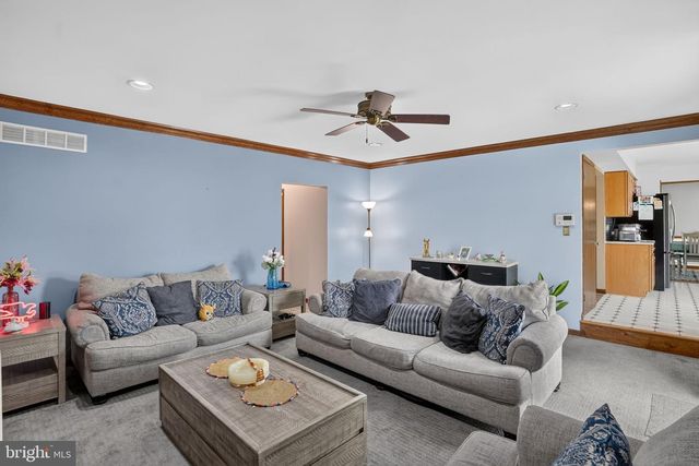 3 BERWICK LN, Sicklerville, NJ 08081
