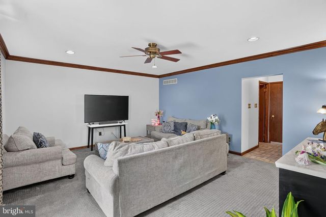 3 BERWICK LN, Sicklerville, NJ 08081