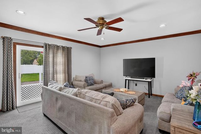 3 BERWICK LN, Sicklerville, NJ 08081