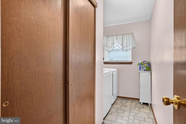 3 BERWICK LN, Sicklerville, NJ 08081