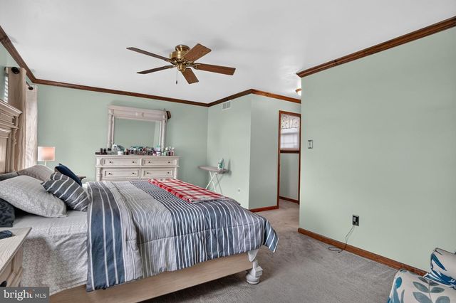 3 BERWICK LN, Sicklerville, NJ 08081