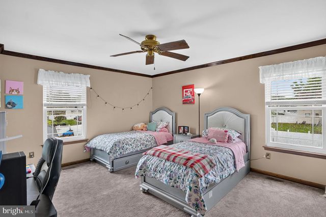 3 BERWICK LN, Sicklerville, NJ 08081