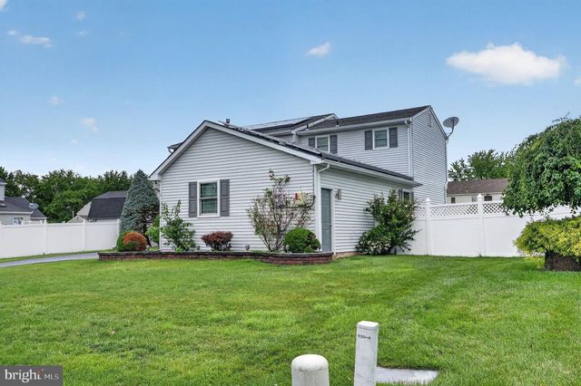3 BERWICK LN, Sicklerville, NJ 08081