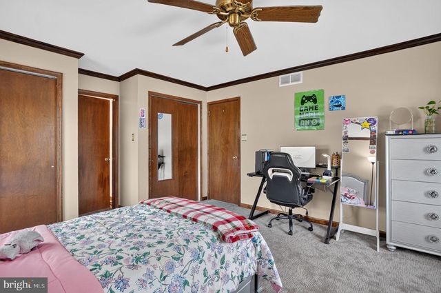 3 BERWICK LN, Sicklerville, NJ 08081