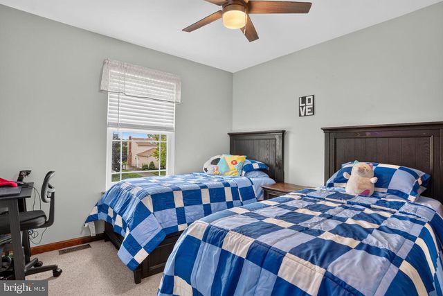 3 BERWICK LN, Sicklerville, NJ 08081
