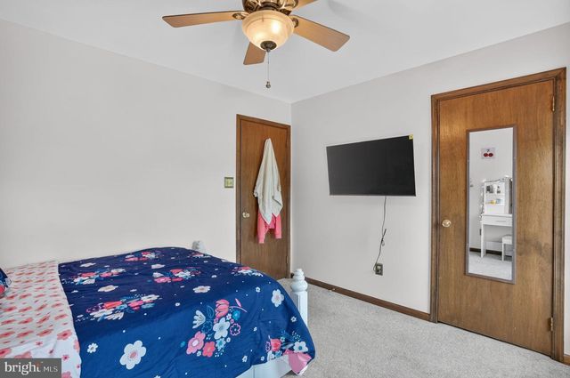3 BERWICK LN, Sicklerville, NJ 08081