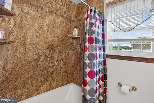 3 BERWICK LN, Sicklerville, NJ 08081