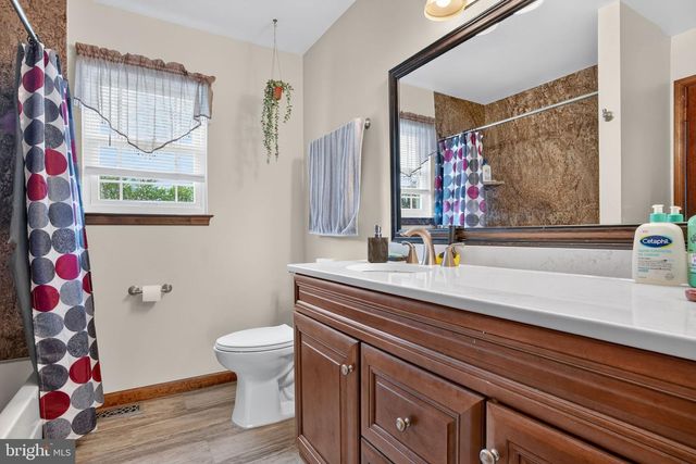 3 BERWICK LN, Sicklerville, NJ 08081