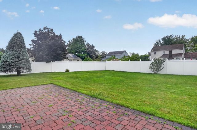 3 BERWICK LN, Sicklerville, NJ 08081