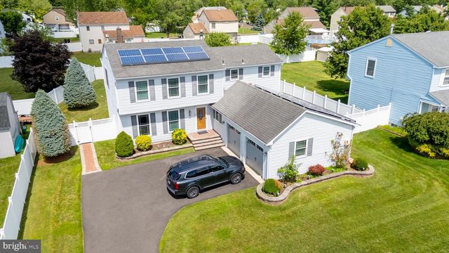 3 BERWICK LN, Sicklerville, NJ 08081